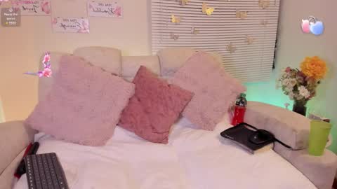 Sara Crowe online show from February 12, 7:47 am