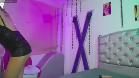 Snapshot of sara_davina chatting on January 22, 9:46 am Sara Davina online show from January 22, 9:46 am