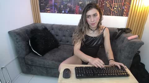 Snapshot of sara_davina chatting on February 4, 8:28 pm Sara Davina online show from February 4, 8:28 pm