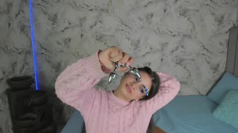 sara online show from January 6, 1:08 pm