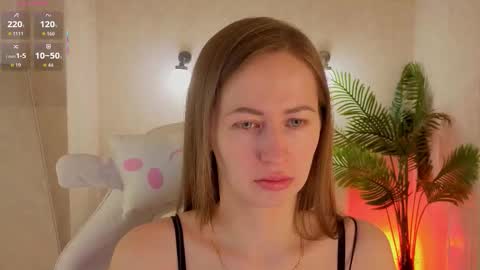 Snapshot of sara_hwan chatting on March 16, 1:55 am sara_hwan online show from March 16, 1:55 am