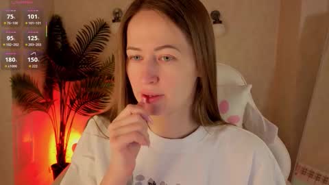 Snapshot of sara_hwan chatting on March 17, 1:21 am sara_hwan online show from March 17, 1:21 am