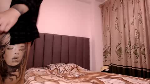 Snapshot of sara_johnson__ chatting on May 29, 11:47 pm sara_johnson__ online show from May 29, 11:47 pm