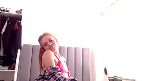 Snapshot of sara_johnson__ chatting on June 10, 4:06 pm sara_johnson__ online show from June 10, 4:06 pm