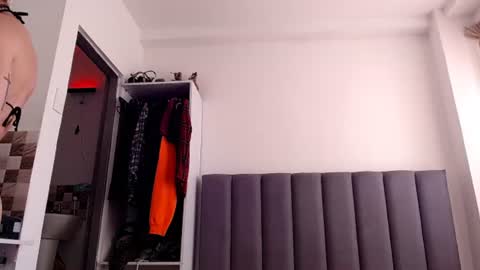 Snapshot of sara_johnson__ chatting on June 22, 1:52 pm sara_johnson__ online show from June 22, 1:52 pm