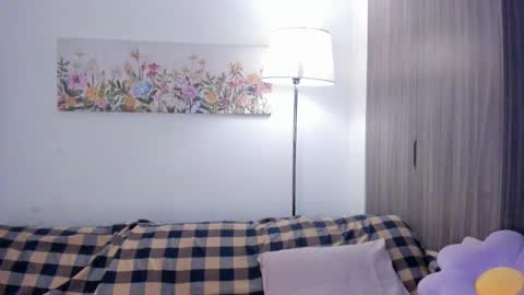 Sara  new account  give me thomb up  Follow me   help me reach 15k followers again   online show from March 15, 11:44 pm