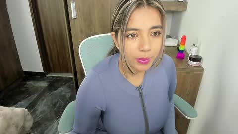 sarah  LIZCANO....... online show from June 2, 10:39 am