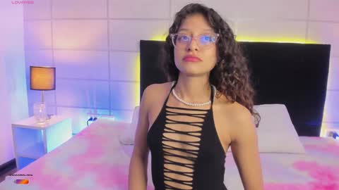 Snapshot of sara_mac_ chatting on January 15, 8:45 pm Sara online show from January 15, 8:45 pm