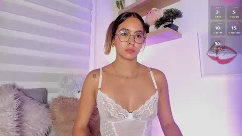 Snapshot of sara_madrid_ chatting on June 12, 12:04 pm online show from June 12, 12:04 pm