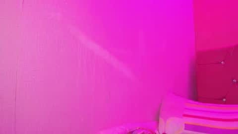 Snapshot of sara_martin18 chatting on November 1, 11:01 am sara online show from November 1, 11:01 am