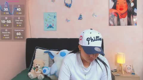 Snapshot of sara_mendez2_ chatting on May 24, 11:32 pm Sara Mendez online show from May 24, 11:32 pm