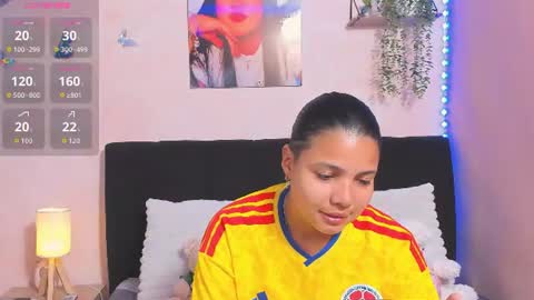 Snapshot of sara_mendez2_ chatting on June 28, 12:16 am Sara Mendez online show from June 28, 12:16 am
