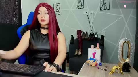 Snapshot of sara_moon3 chatting on July 1, 6:07 pm Sara online show from July 1, 6:07 pm