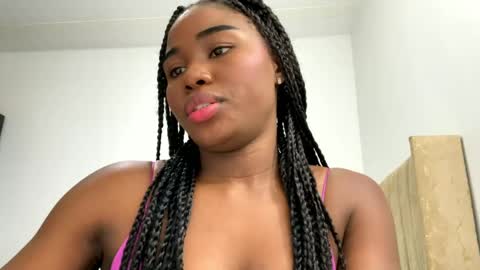 Snapshot of sara_muscle chatting on May 10, 1:22 am Sara online show from May 10, 1:22 am