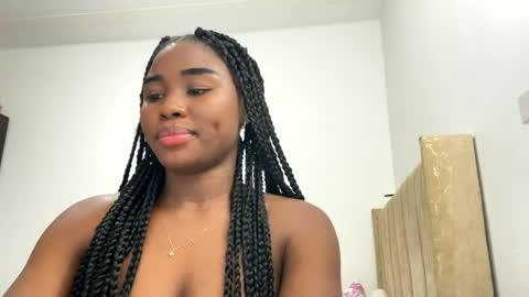 Snapshot of sara_muscle chatting on May 27, 5:15 am Sara online show from May 27, 5:15 am