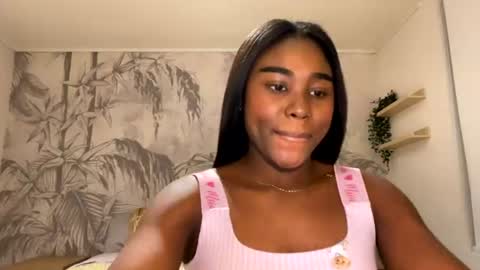 Snapshot of sara_muscle chatting on June 18, 2:45 am Sara online show from June 18, 2:45 am