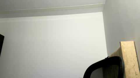 Snapshot of sara_muscle chatting on July 31, 8:03 am Sara online show from July 31, 8:03 am