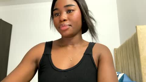 Snapshot of sara_muscle chatting on August 10, 2:26 am Sara online show from August 10, 2:26 am