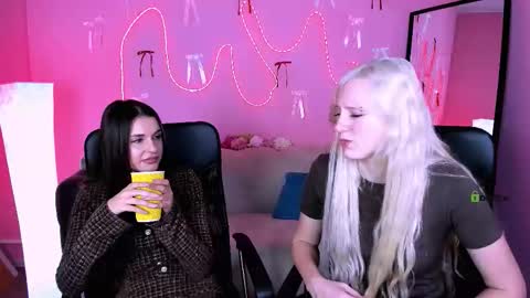 Snapshot of sara_muse1 chatting on March 21, 11:59 am Sara online show from March 21, 11:59 am