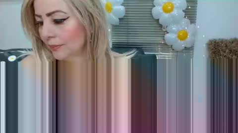 katiasupreme online show from January 6, 6:20 pm