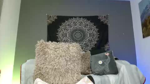 katiasupreme online show from December 2, 5:30 pm