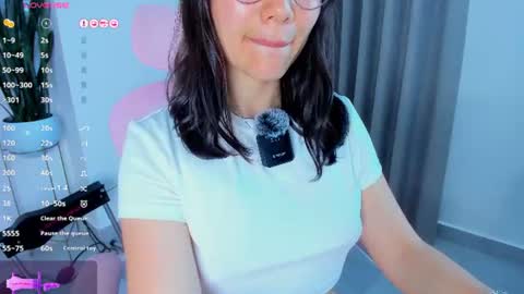 Snapshot of sara_ospina22 chatting on June 24, 6:18 pm Sara online show from June 24, 6:18 pm