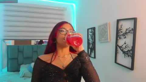 Snapshot of sara_red_x chatting on June 16, 3:53 am sara_red_x online show from June 16, 3:53 am