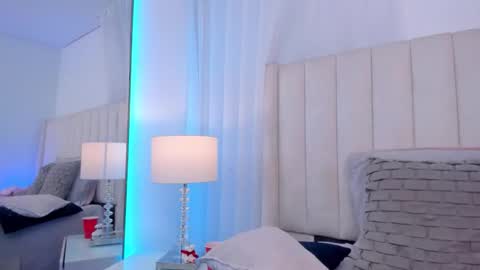 sara_sanders online show from November 15, 9:11 pm