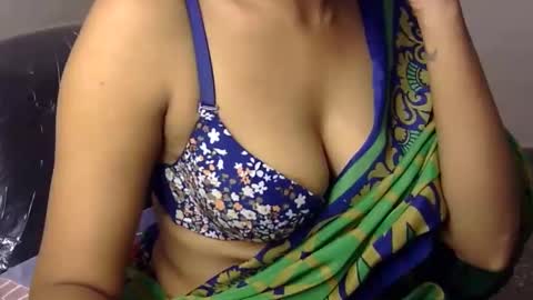 Snapshot of sara_shrma chatting on December 6, 11:00 am sara online show from December 6, 11:00 am