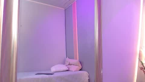 sara_slim_ online show from October 21, 3:35 pm