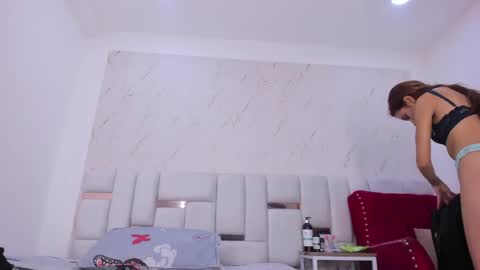 sara_sm1th_ online show from May 23, 11:47 am