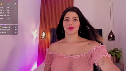 Snapshot of sara_stone17 chatting on December 10, 1:43 am  -  online show from December 10, 1:43 am