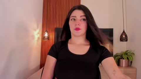 Snapshot of sara_stone17 chatting on December 11, 9:01 pm  -  online show from December 11, 9:01 pm