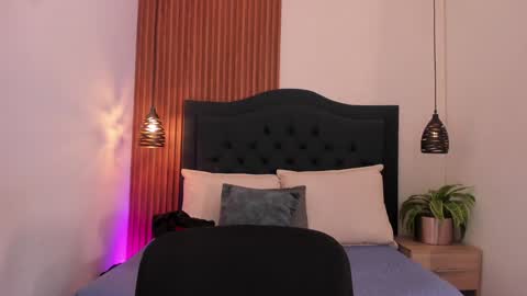 Snapshot of sara_stone17 chatting on December 24, 7:11 pm  -  online show from December 24, 7:11 pm