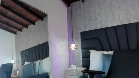 Snapshot of sara_stone17 chatting on January 29, 2:32 pm  -  online show from January 29, 2:32 pm