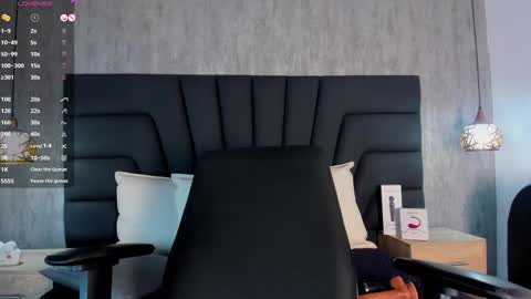 Snapshot of sara_stone17 chatting on February 5, 2:26 pm  -  online show from February 5, 2:26 pm