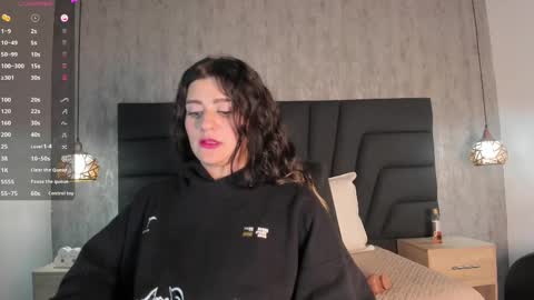 Snapshot of sara_stone17 chatting on February 17, 5:43 pm  -  online show from February 17, 5:43 pm