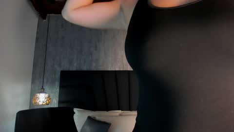 Snapshot of sara_stone17 chatting on February 18, 11:22 am  -  online show from February 18, 11:22 am