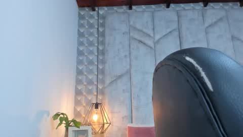 Snapshot of sara_thompsoon1 chatting on March 11, 12:22 pm Sara Thompson online show from March 11, 12:22 pm