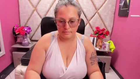 sara_thonson_ online show from December 1, 1:49 pm