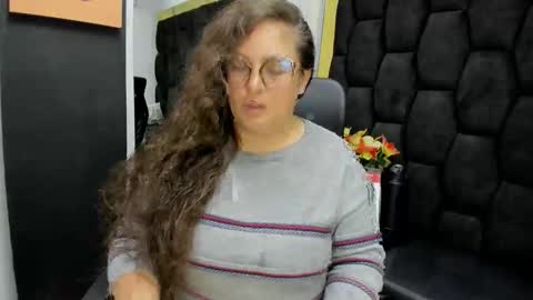 Snapshot of sara_thonson_ chatting on June 3, 4:15 am sara_thonson_ online show from June 3, 4:15 am