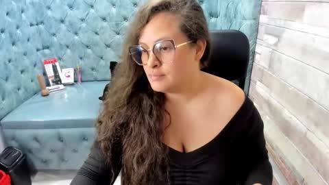 Snapshot of sara_thonson_ chatting on June 8, 4:13 am sara_thonson_ online show from June 8, 4:13 am