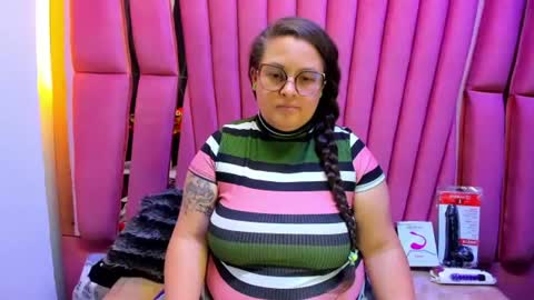 Snapshot of sara_thonson_ chatting on June 26, 5:23 am sara_thonson_ online show from June 26, 5:23 am
