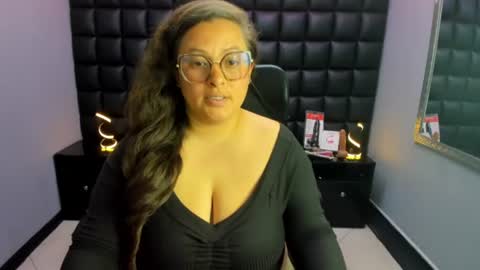 Snapshot of sara_thonson_ chatting on June 30, 9:49 pm sara_thonson_ online show from June 30, 9:49 pm