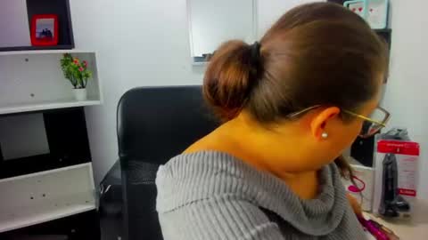 Snapshot of sara_thonson_ chatting on July 7, 3:31 am sara_thonson_ online show from July 7, 3:31 am