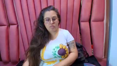 Snapshot of sara_thonson_ chatting on July 19, 3:43 am sara_thonson_ online show from July 19, 3:43 am