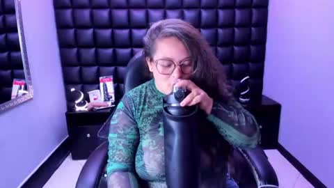 Snapshot of sara_thonson_ chatting on July 30, 4:11 am sara_thonson_ online show from July 30, 4:11 am