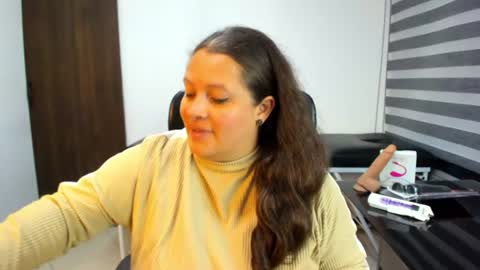 Snapshot of sara_thonson_ chatting on August 5, 4:04 am sara_thonson_ online show from August 5, 4:04 am