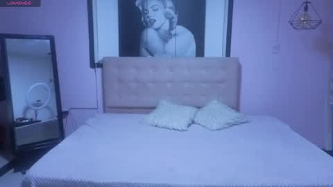 sara_valderrama_ online show from April 27, 12:36 pm