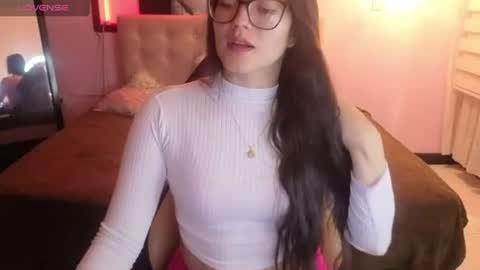 Snapshot of sara_valderrama_ chatting on June 27, 2:12 pm sara_valderrama_ online show from June 27, 2:12 pm